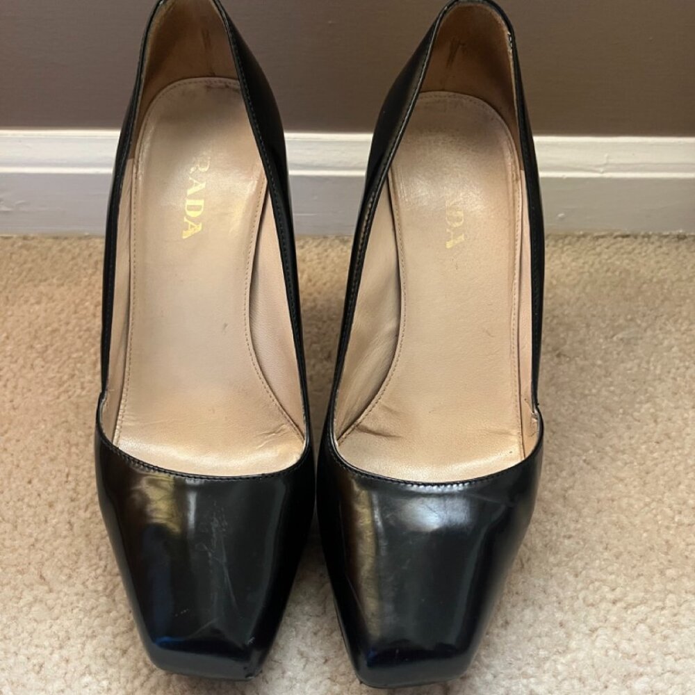 Prada Black Patent Leather Asymmetrical Square Toes Heel Pumps EU 37 / US 7